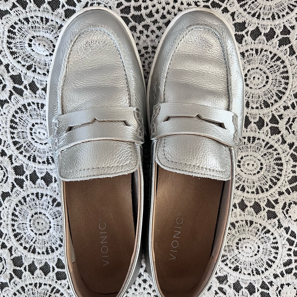 Vionic Women's Shimmering Silver Loafers